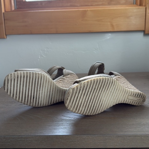 Authentic Prada size 37 canvas and seisel peep toe Mary Jane wedge sandal. - Picture 5 of 8